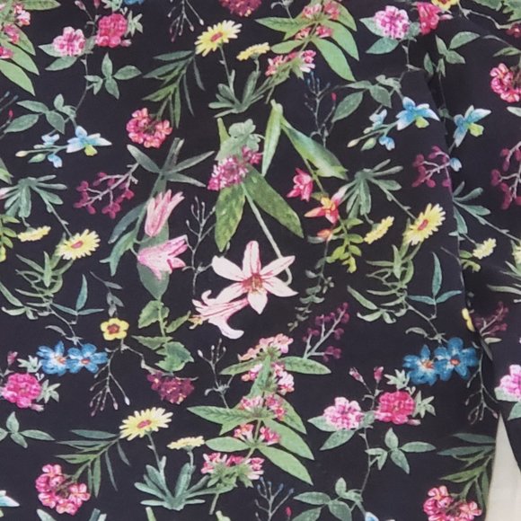 Roz & Ali Floral High Waisted Crop Pants. Size 12 - Picture 5 of 5